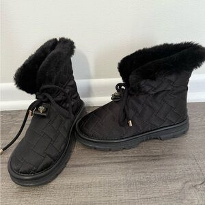 Kurt Geiger London Girls Mini Orson Faux Fur Lined Cozy Ankle Boots
